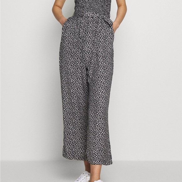 Abercrombie & Fitch Black and White Women's Jumpsuit, Size Small - Picture 6 of 7